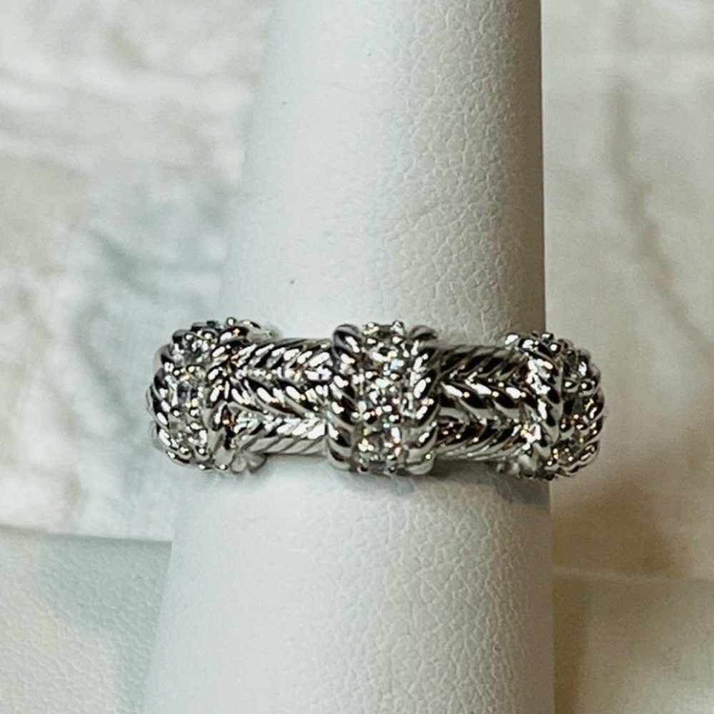 ”Judith Ripka”Cable Band Ring 925 Silver & Zirconias.
⭐️Sale! - Picture 9 of 12